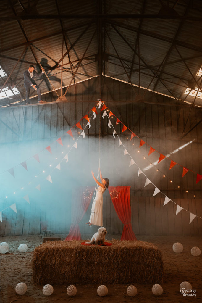 scénographie maillO design avec ballons dentelle pour seance couple Geoffrey Arnoldy photographe