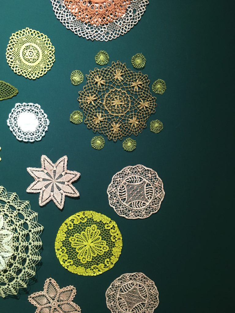 exposition-art-textile-salon-aiguille-en-fete-composition-dentelle-couleur-maillo-design-parc-des-expositions-porte-de-versaille-Paris