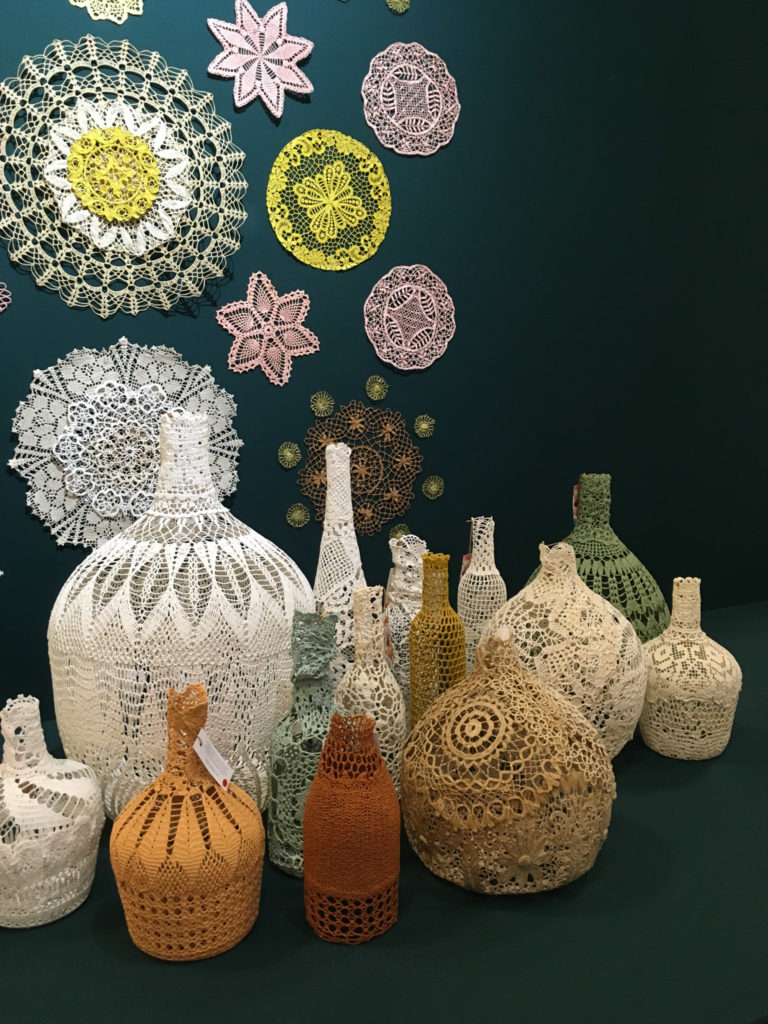 maillo-design-textile-dentelle-decoration-mandala-dame-jeanne-soliflore-salon-aiguille-en-fete-parc-des-expositions-porte-de-versaille-Paris