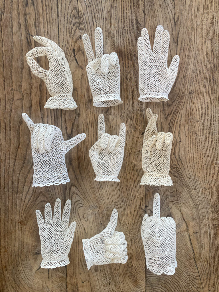 maillo-design-textile-dentelle-decoration-gants-emoticone-atelier-Clisson-Loire-atlantique