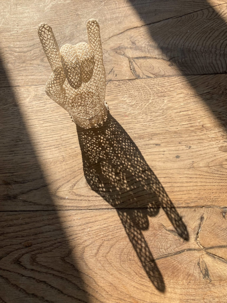 maillo-design-textile-dentelle-decoration-gants-emoticone-atelier-Clisson-Loire-atlantique