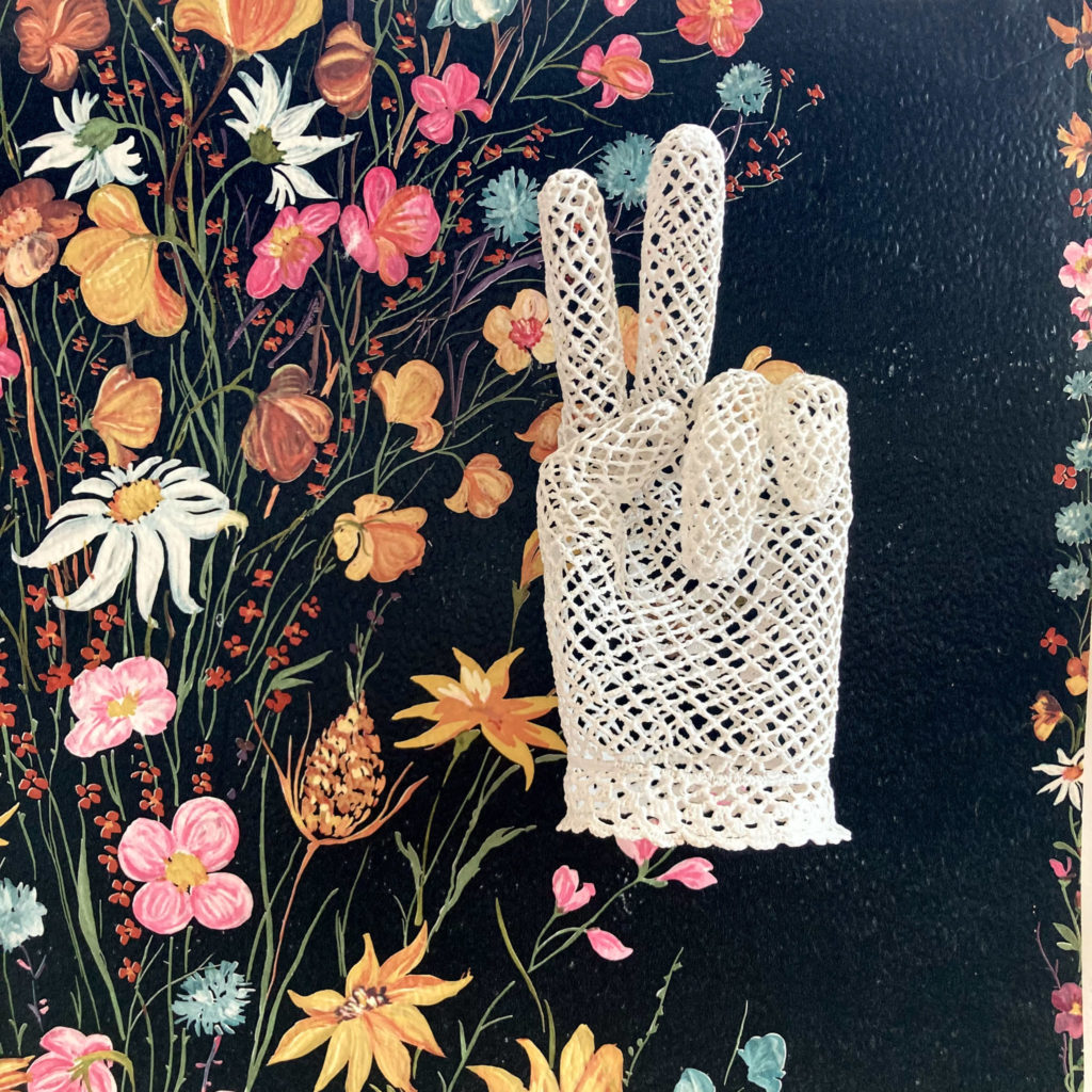 maillo-design-textile-dentelle-decoration-gants-emoticone-atelier-Clisson-Loire-atlantique