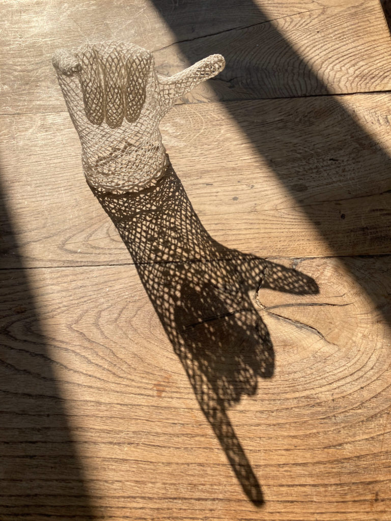 maillo-design-textile-dentelle-decoration-gants-emoticone-atelier-Clisson-Loire-atlantique