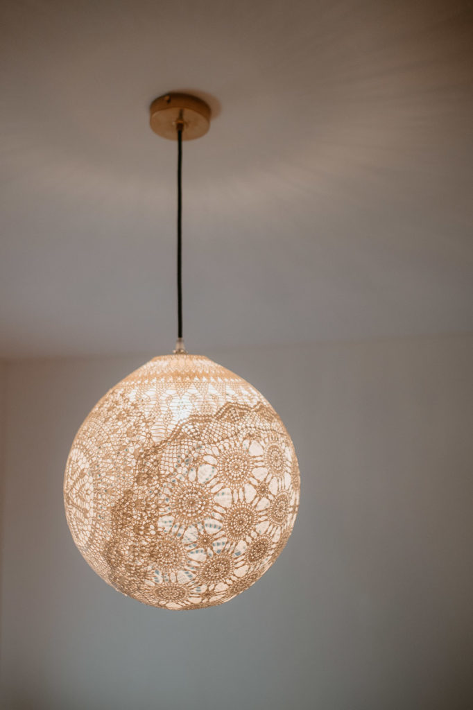 maillo-design-creation-textile-luminaire-dentelle-upcycling-doily-clisson-pays-de-la-loire