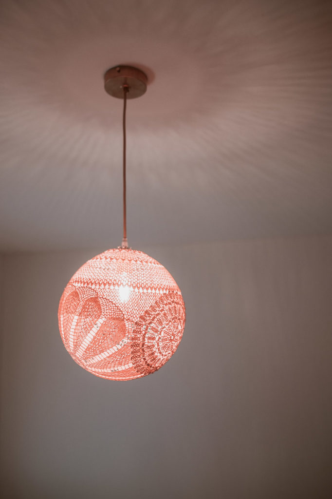 maillo-design-creation-textile-luminaire-dentelle-upcycling-doily-clisson-pays-de-la-loire