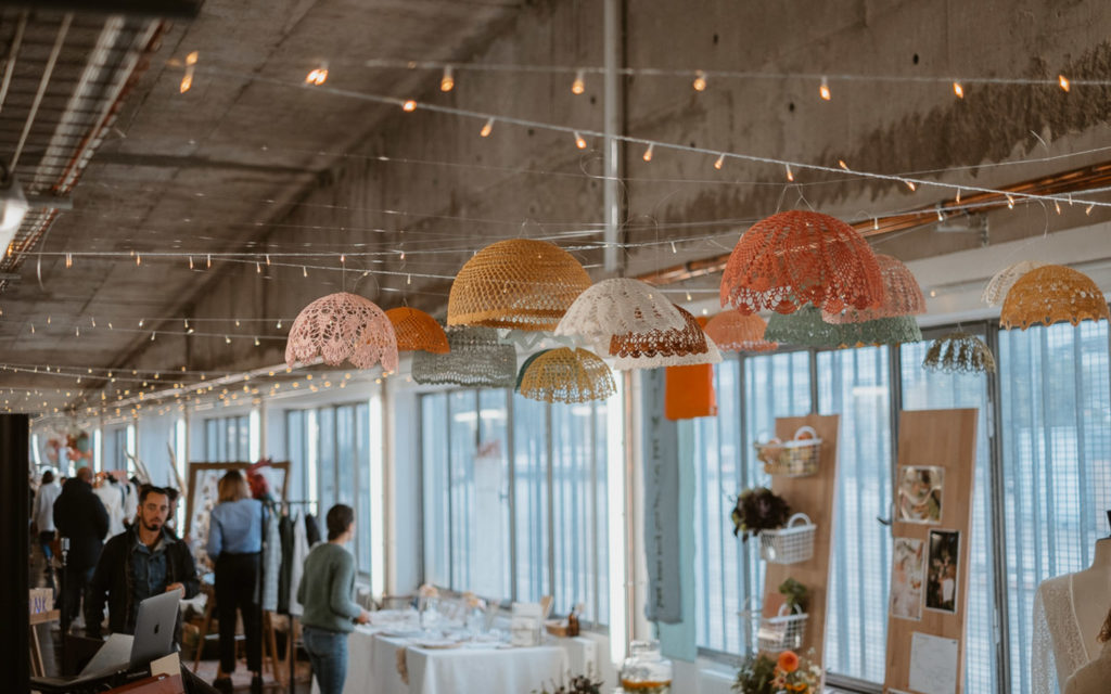 decoration-mariage-suspensions-dentelle-pastel-maillo-design-Geoffrey-Arnoldy-photographe-l'atelier-wedding