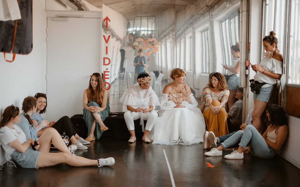 decoration-mariage-femmes-suspensions-dentelle-pastel-maillo-design-Geoffrey-Arnoldy-photographe-l'atelier-wedding