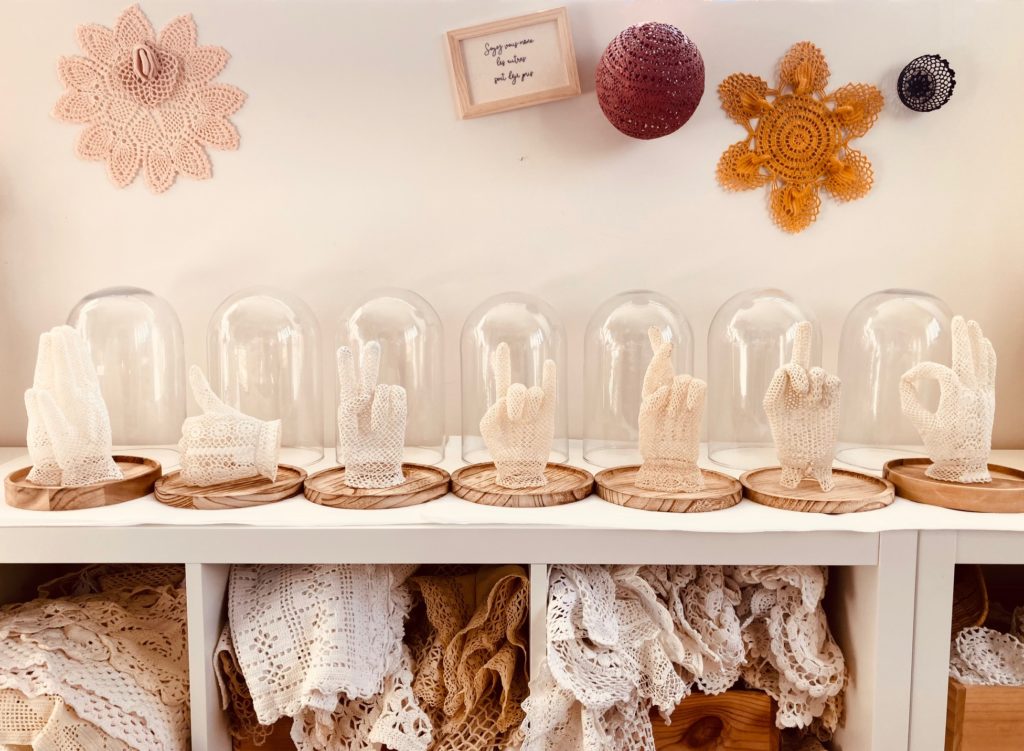 maillo-design-textile-dentelle-decoration-gants-emoticone-atelier-Clisson-Loire-atlantique