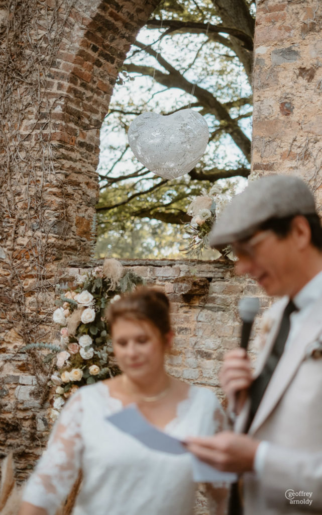 deco de mariage maillO design, suspension coeur en dentelle au Manoir de la Jahotiere à Abbaretz en pays de la Loire