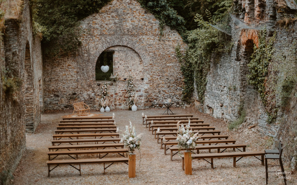 deco de mariage maillO design, cérémonie laïque de l'ancienne forge du Manoir de la Jahotiere à Abbaretz en pays de la Loire