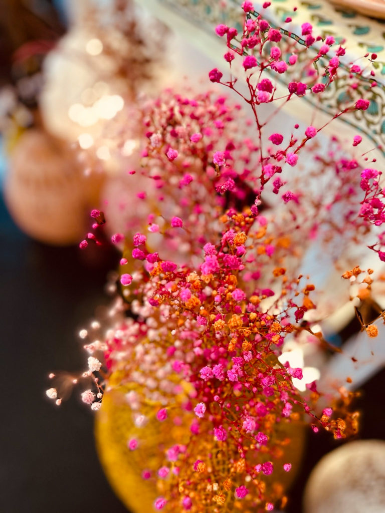 déco de mariage maillO design soliflores en dentelle pour le salon l'atelier wedding à la Cale 2 créateurs à Nantes