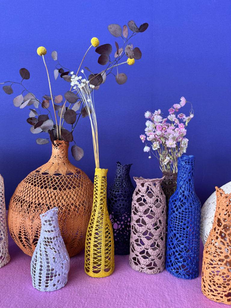 scénographie maillO design d'un mandala et soliflores en dentelle pour l'anniversaire du salon créativa au parc des expositions de Rouen en 2022