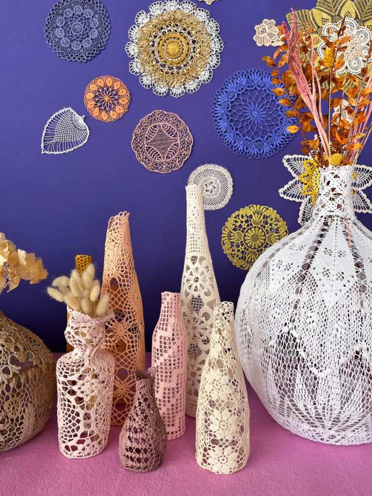 scénographie maillO design d'un mandala et soliflores en dentelle pour l'anniversaire du salon créativa au parc des expositions de Rouen en 2022