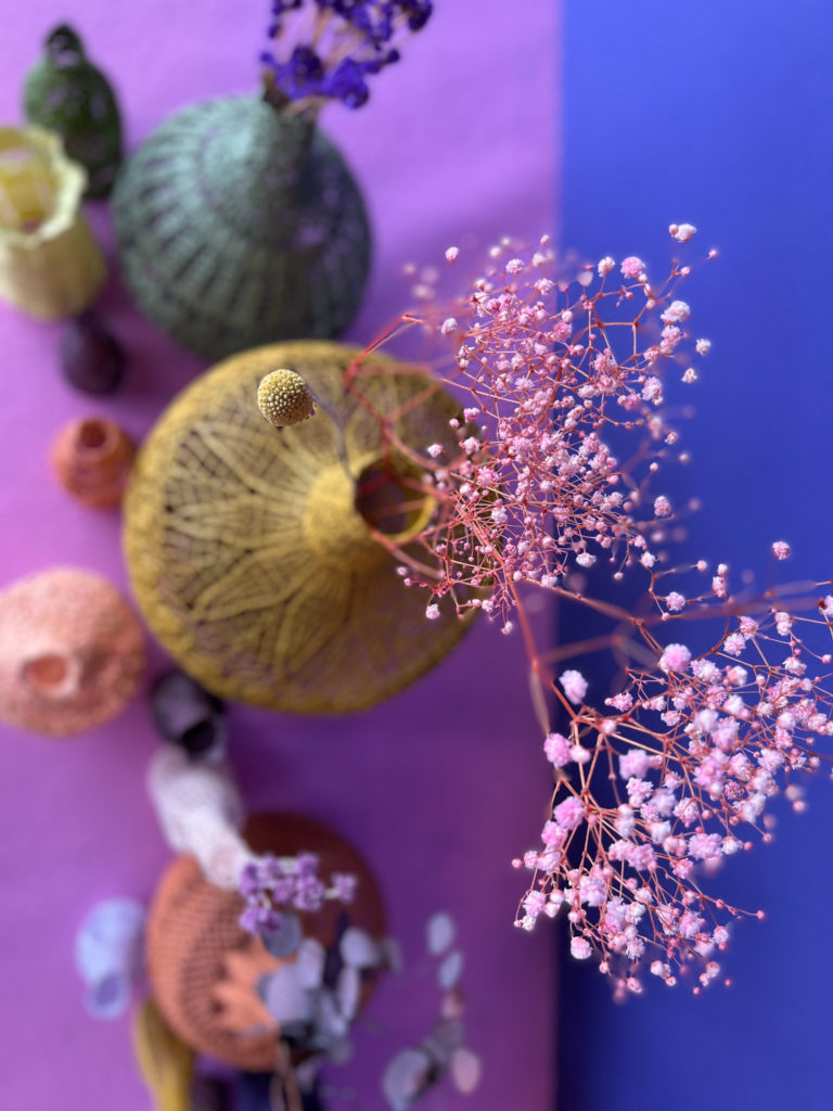 scénographie maillO design d'un mandala et soliflores en dentelle pour l'anniversaire du salon créativa au parc des expositions de Rouen en 2022