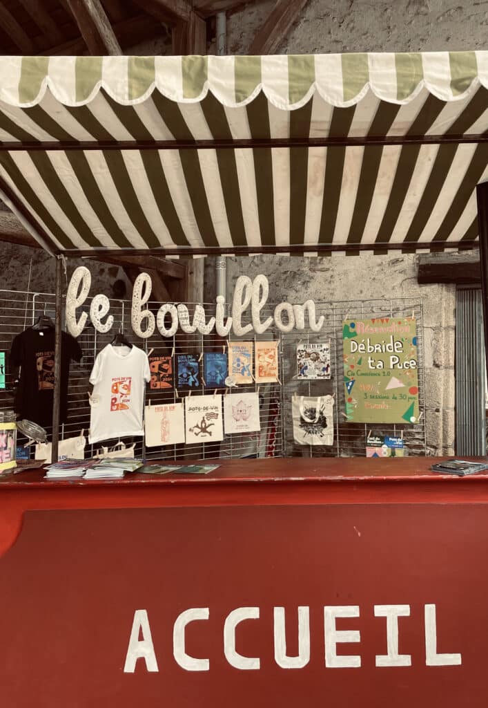 sculpture lettres dentelle Amidonnée - Festival Le bouillon à Clisson