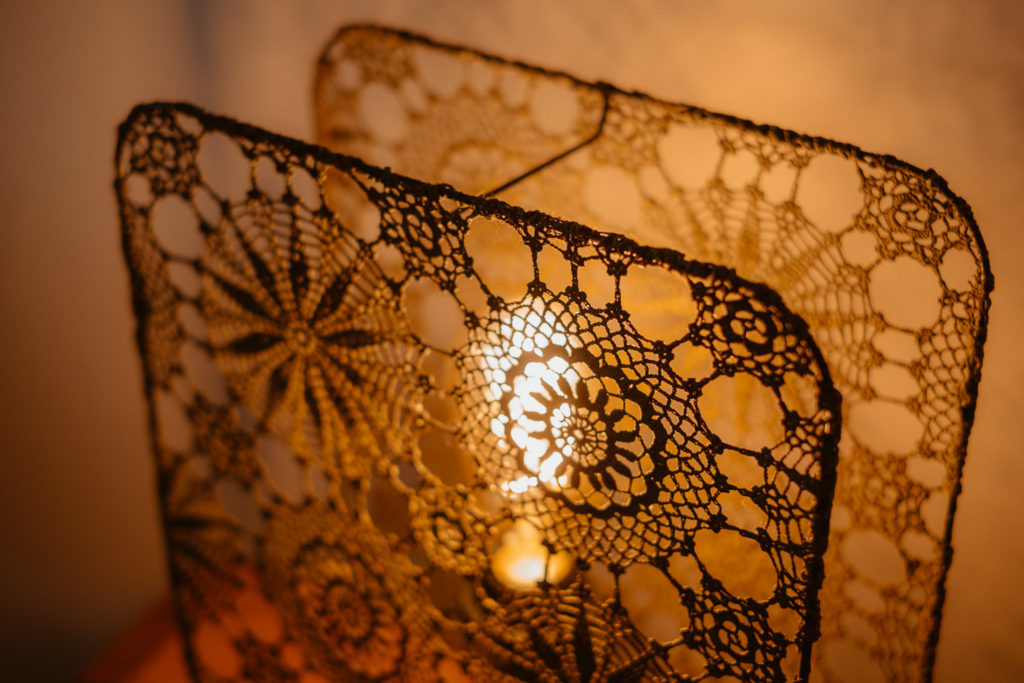 maillo-design-creation-textile-luminaire-dentelle-upcycling-doily-clisson-pays-de-la-loire