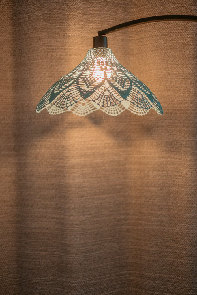 maillo-design-creation-textile-luminaire-dentelle-upcycling-doily-clisson-pays-de-la-loire