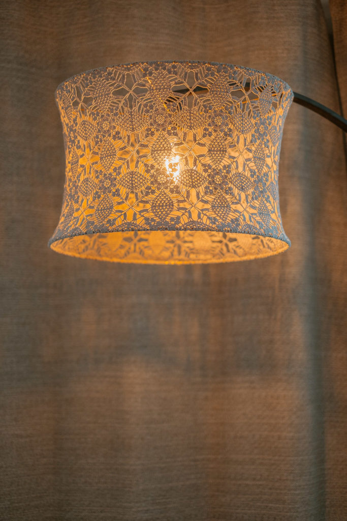 maillo-design-creation-textile-luminaire-dentelle-upcycling-doily-clisson-pays-de-la-loire