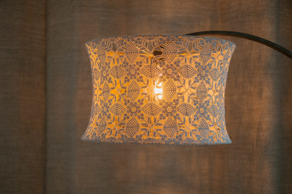 maillo-design-creation-textile-luminaire-dentelle-upcycling-doily-clisson-pays-de-la-loire