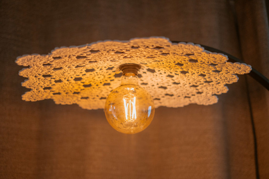 maillo-design-creation-textile-luminaire-dentelle-upcycling-doily-clisson-pays-de-la-loire
