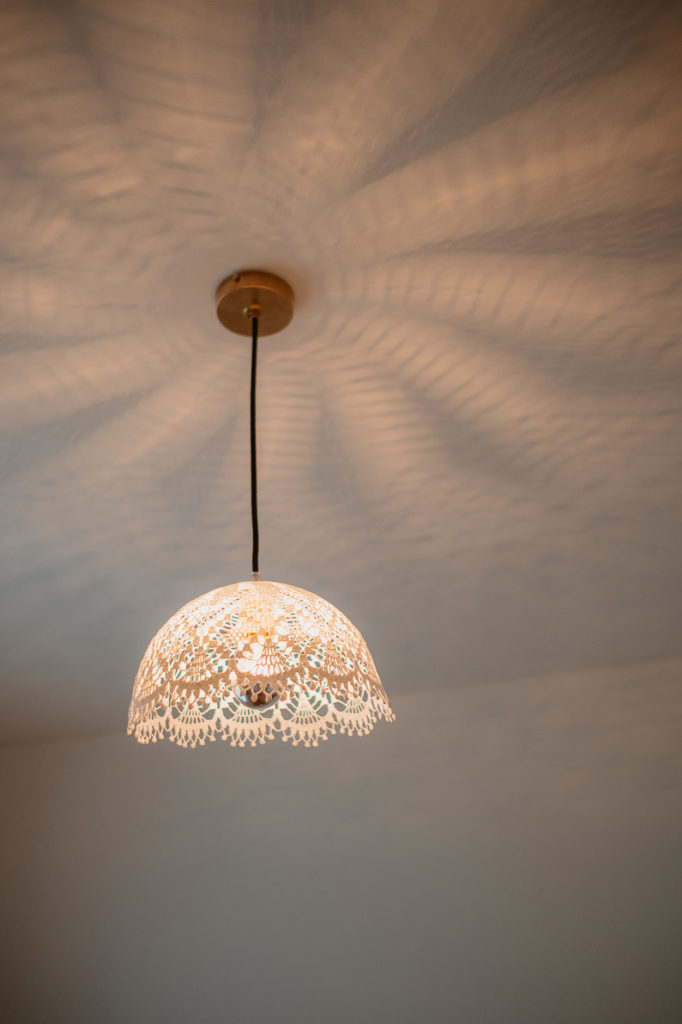 maillo-design-creation-textile-luminaire-dentelle-upcycling-doily-clisson-pays-de-la-loire