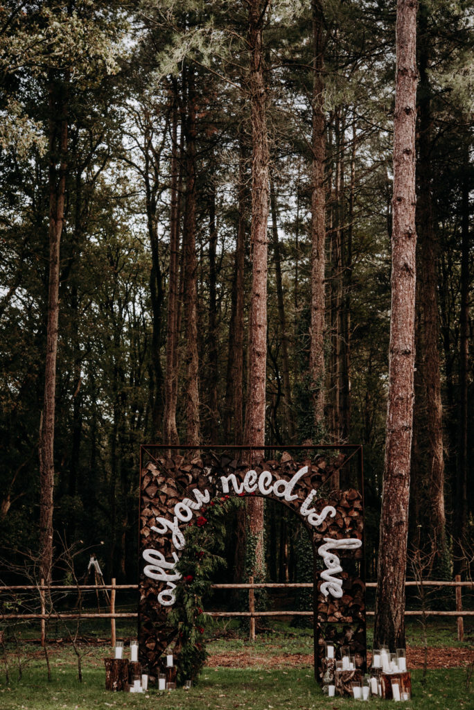 maillo-design-textile-dentelle-arche-deco-all-you-need-is-love-inspiration-mariage-domaine-du-Pan-pays-de-la-loire