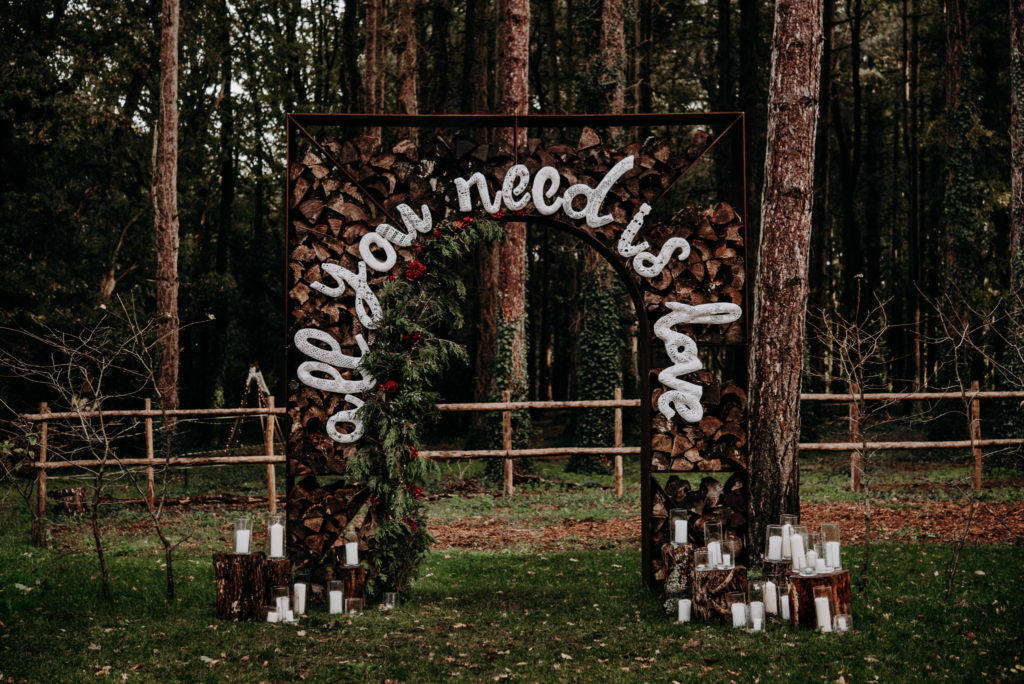 maillo-design-textile-dentelle-arche-deco-all-you-need-is-love-inspiration-mariage-domaine-du-Pan-pays-de-la-loire