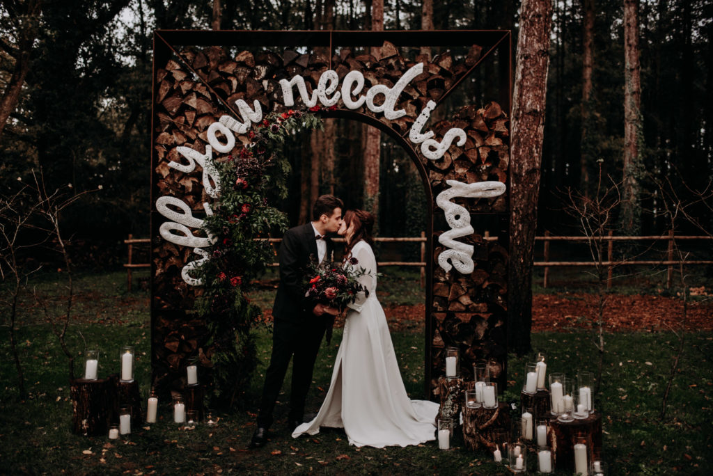 maillo-design-textile-dentelle-arche-deco-all-you-need-is-love-inspiration-mariage-domaine-du-Pan-pays-de-la-loire