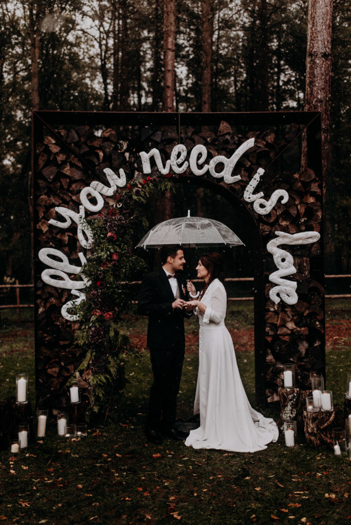 maillo-design-textile-dentelle-arche-deco-all-you-need-is-love-inspiration-mariage-domaine-du-Pan-pays-de-la-loire