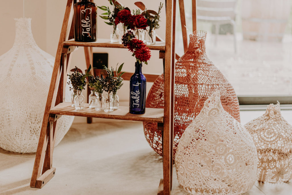 dame jeanne dentelle, plan de table, mariage d'hiver, domaine de Pan, Saint Nazaire, Pays de la Loire