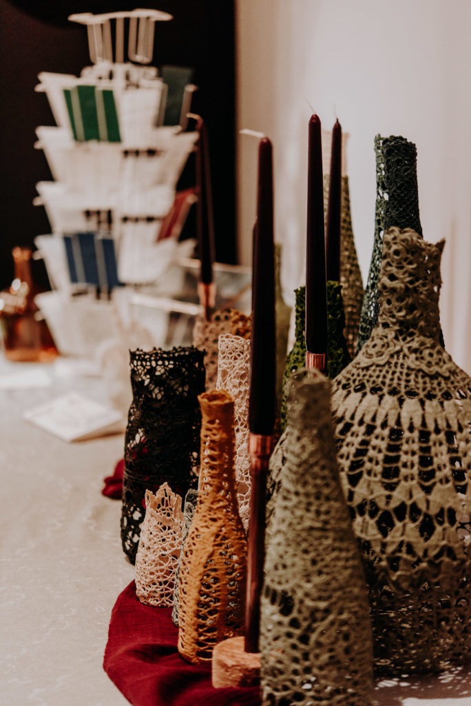 soliflores dentelle, décoration table mariage d'hiver, domaine de Pan, Pays de la Loire