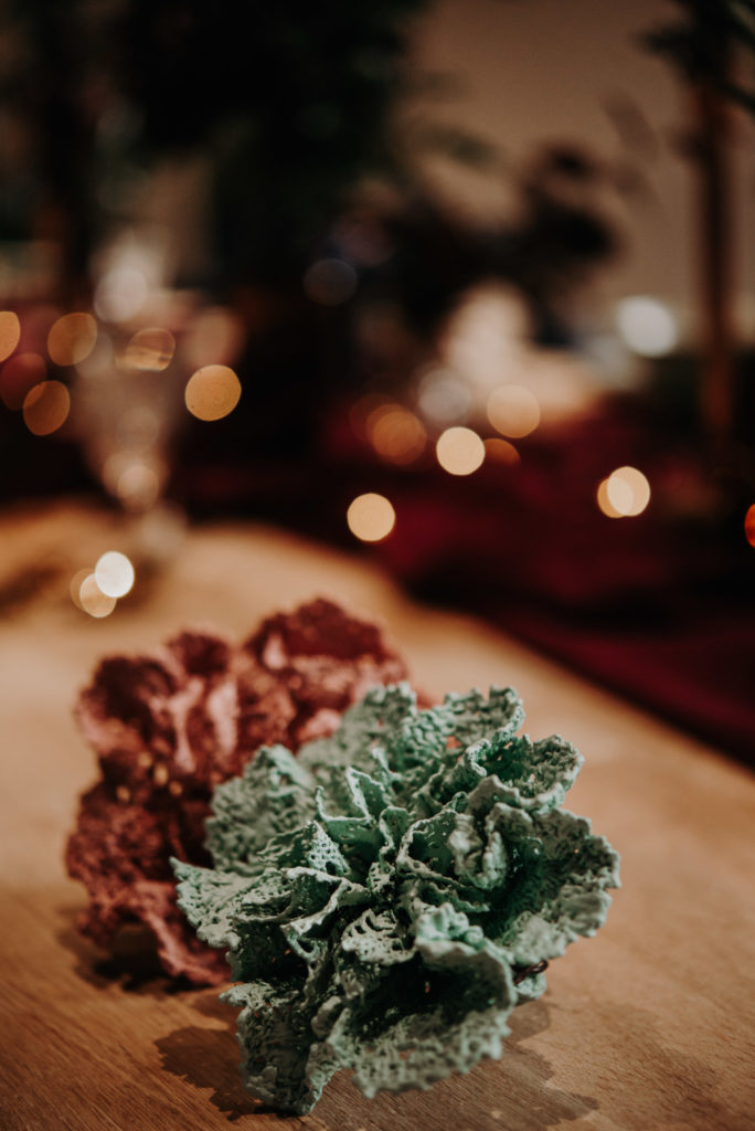 Fleurs dentelle, décoration table mariage d'hiver, domaine de Pan, Pays de la Loire