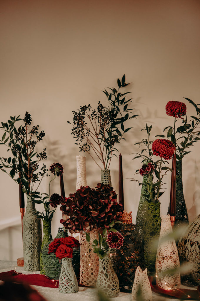 soliflores dentelle, décoration table mariage d'hiver, domaine de Pan, Pays de la Loire