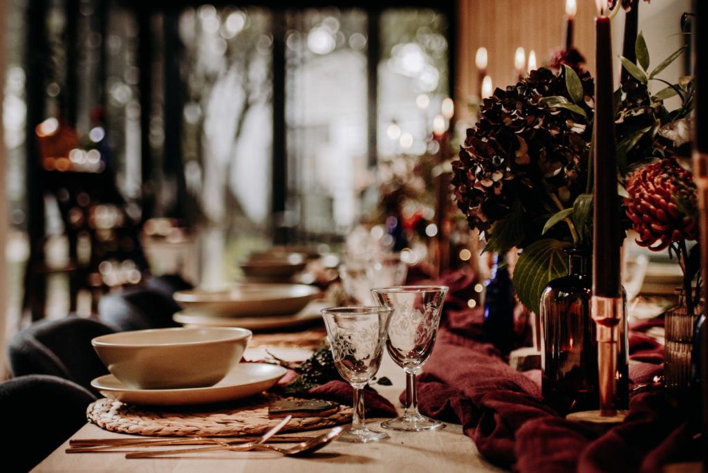 soliflores dentelle, décoration table mariage d'hiver, domaine de Pan, Pays de la Loire