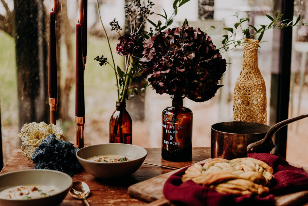 fleurs et soliflore dentelle, décoration mariage d'hiver, domaine de Pan, Pays de la Loire