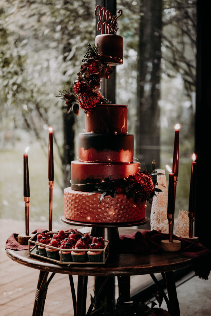 wedding cake, soliflore dentelle, bougies, lumière mariage d'hiver, domaine de Pan, Pays de la Loire