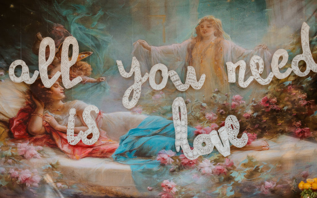 decoration dentelle all you need is love orangerie chateau du Hallay Montaigu vendée