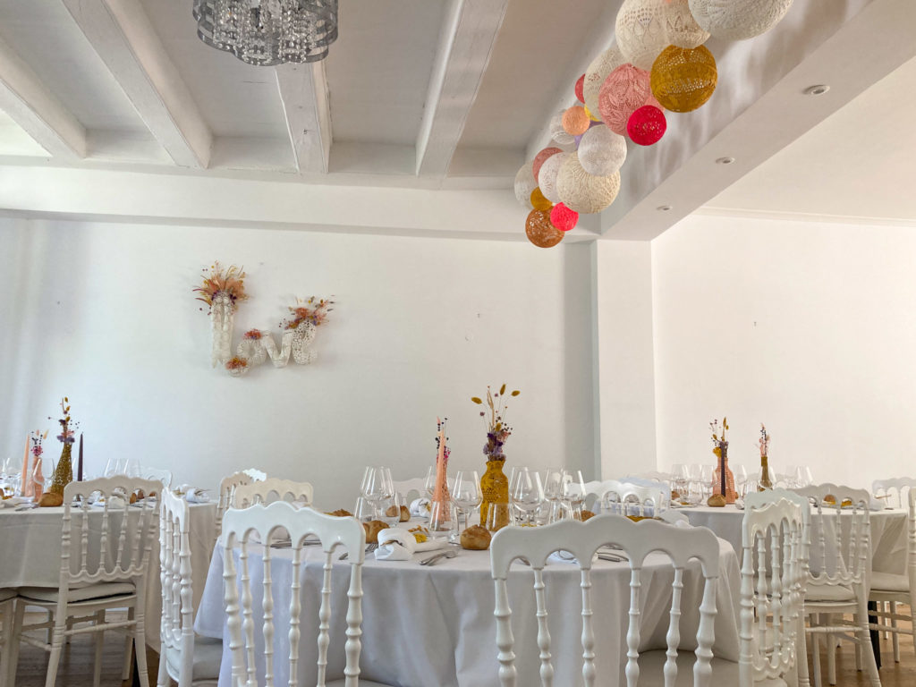 wedding design et location décoration mariage moderne, romantique et coloré au Manoir Les Landes Blanches. Les Sorinières. Loire Atlantique