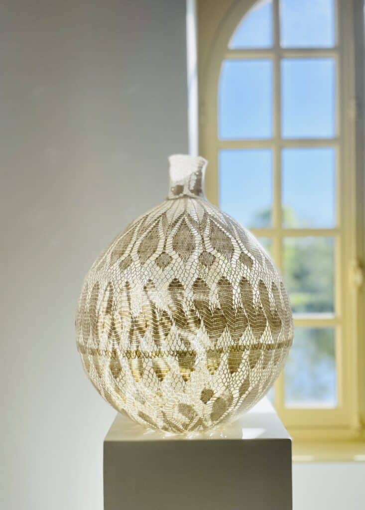 sculpture dame jeanne dentelle blanche